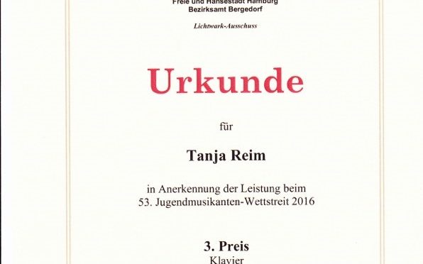 Tanja ist Preisträgerin beim Jugendmusikanten-Wettstreit
